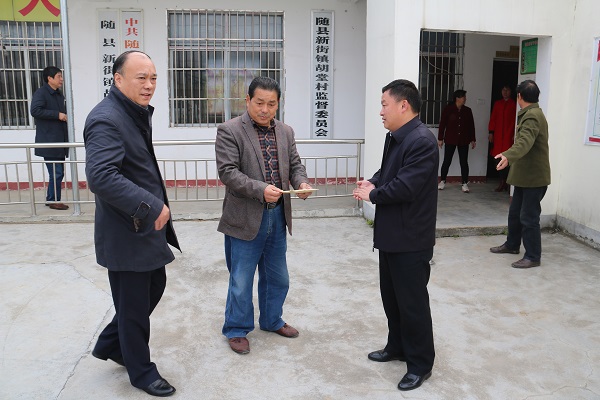 党组书记、代理院长王迅送达捐款物资1.jpg 党组书记、代理院长王迅送达捐款物资1.jpg